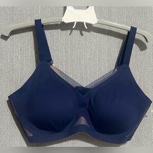 HONEYLOVE CROSSOVER WIRELESS BRA 
1X - in navy blue/beige